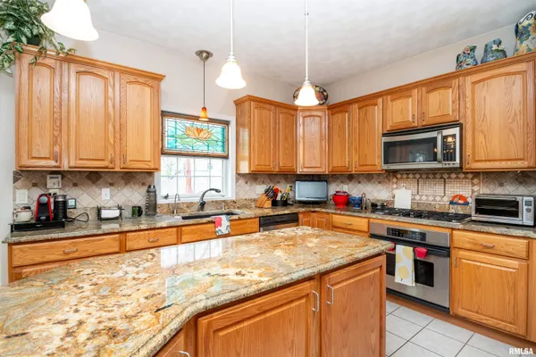 $590,000 | 309 West Copperfield Drive, Dunlap, IL 61525