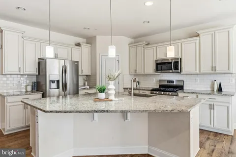 $575,000 | 5544 Old Colony Court, White Plains, MD 20695