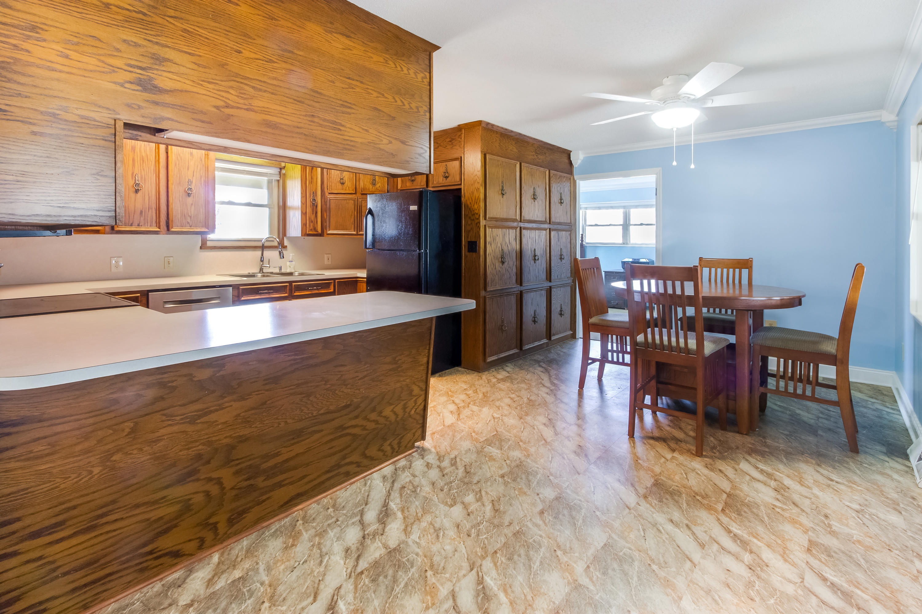 Eat-in kitchen
