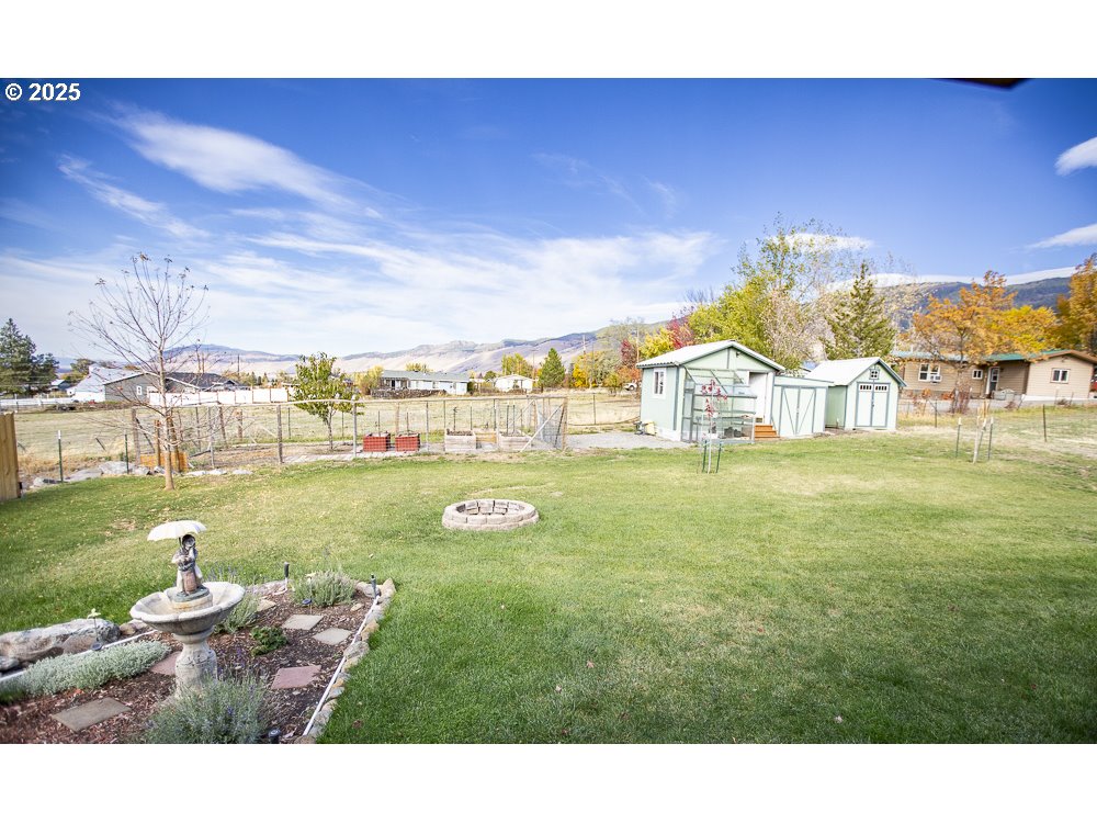 1208 Hill Street Cove, OR 97824 - Photo 23 of 33 a view of a city