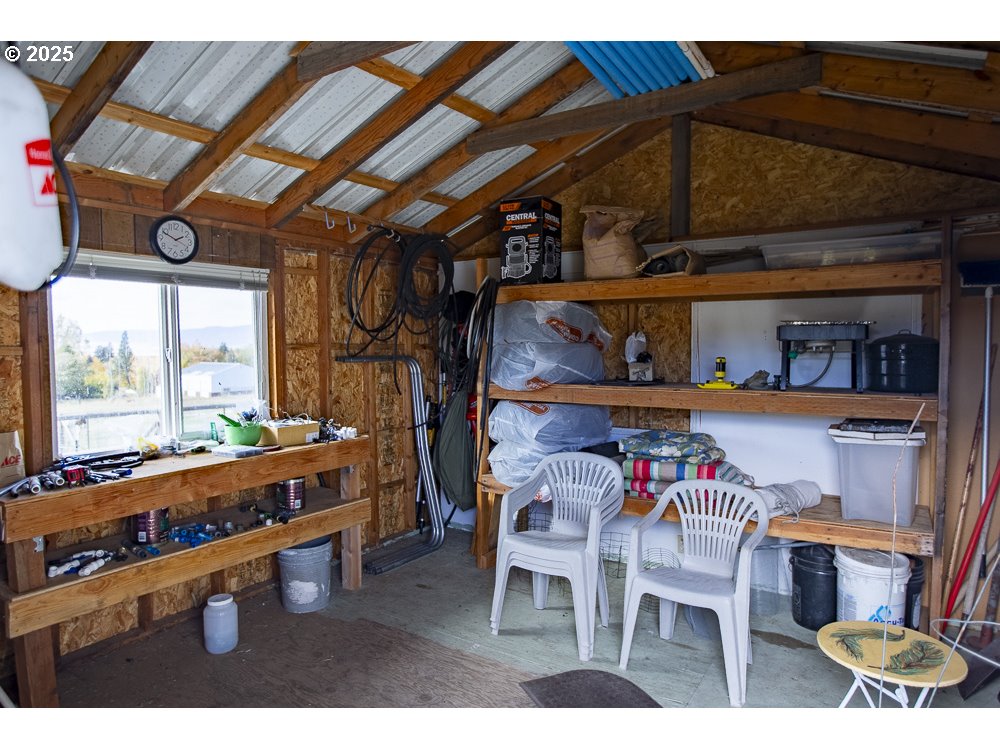 1208 Hill Street Cove, OR 97824 - Photo 26 of 33 a room with furniture and a window