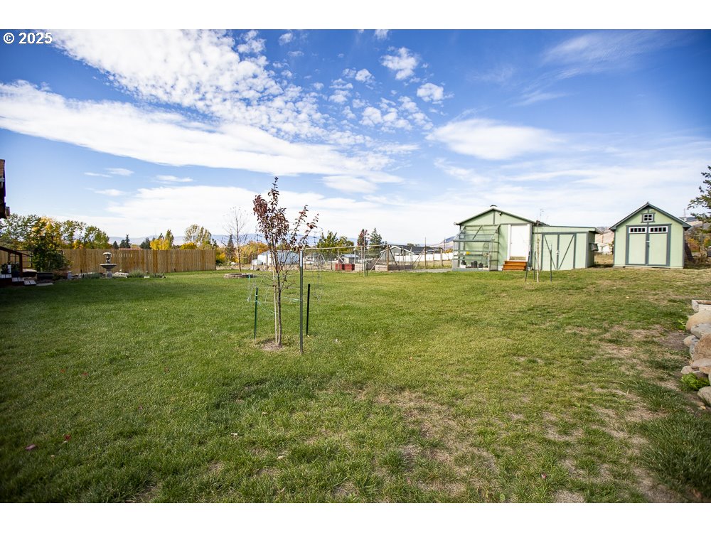 1208 Hill Street Cove, OR 97824 - Photo 27 of 33 a view of a green field