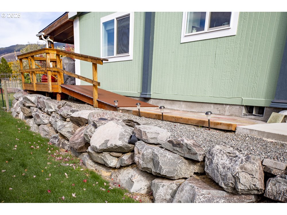 1208 Hill Street Cove, OR 97824 - Photo 31 of 33 a view of a backyard with wooden fence