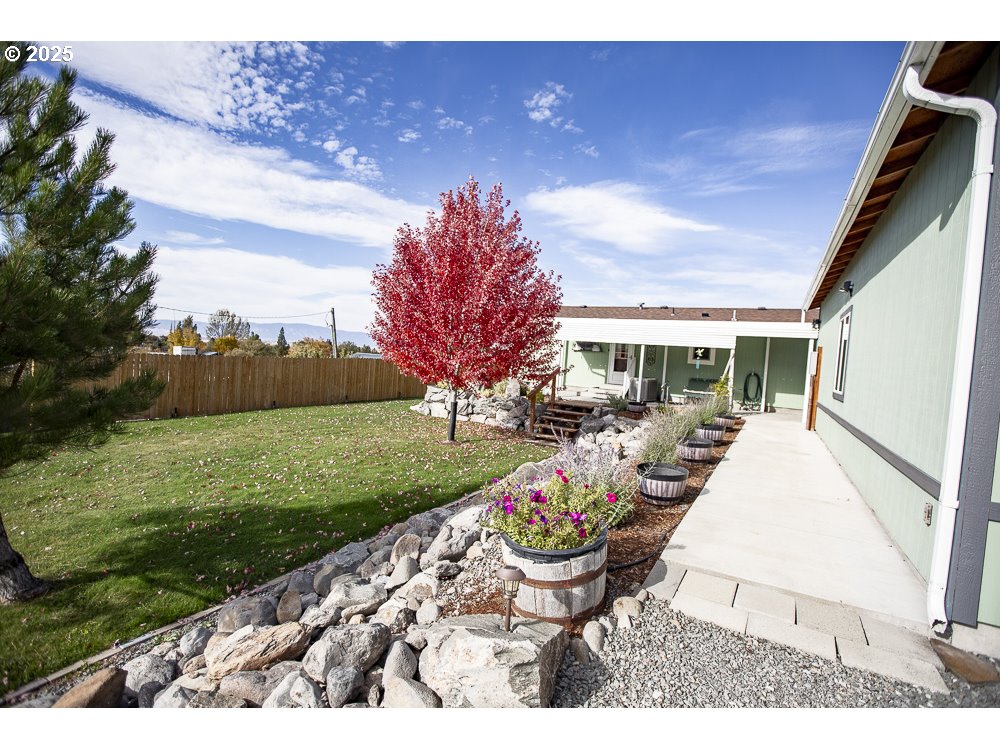 1208 Hill Street Cove, OR 97824 - Photo 32 of 33 a view of a chairs and table in backyard of the house