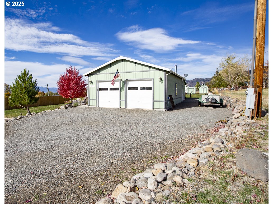 1208 Hill Street Cove, OR 97824 - Photo 33 of 33 a view of a house with a yard