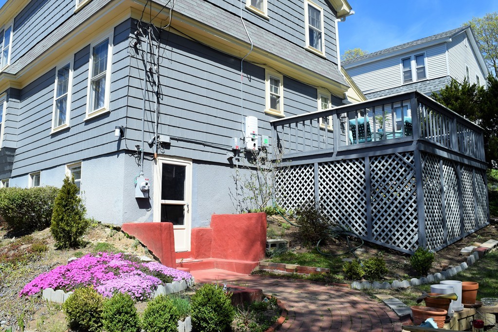 6 Havelock Road Worcester, MA 01602 - Photo 4 of 26 a front view of a house with a yard