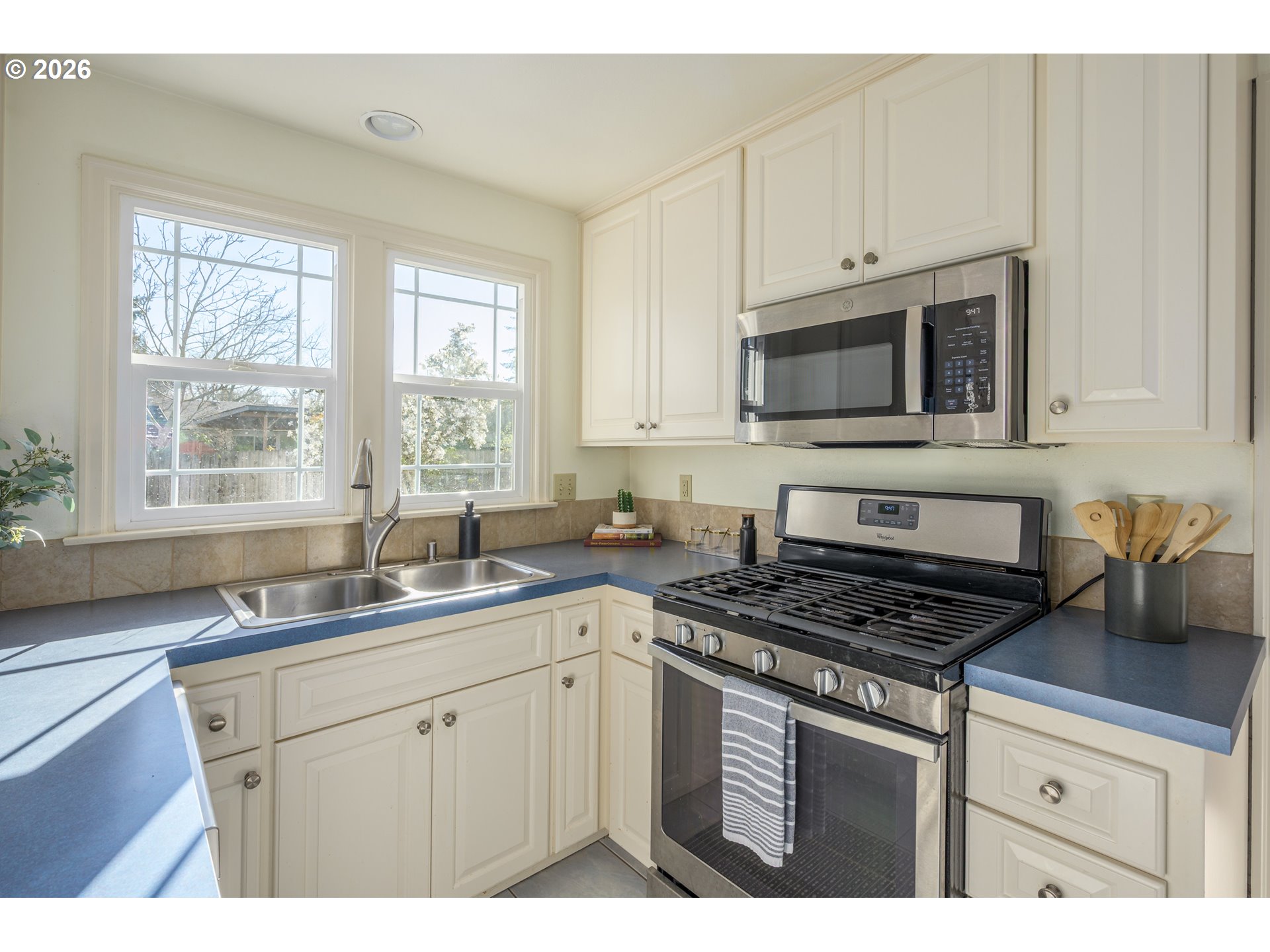 2580 Elysium Avenue Eugene, OR 97401 - Photo 13 of 42