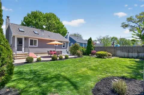 $629,000 | 105 North Hamilton Avenue, Lindenhurst, NY 11757