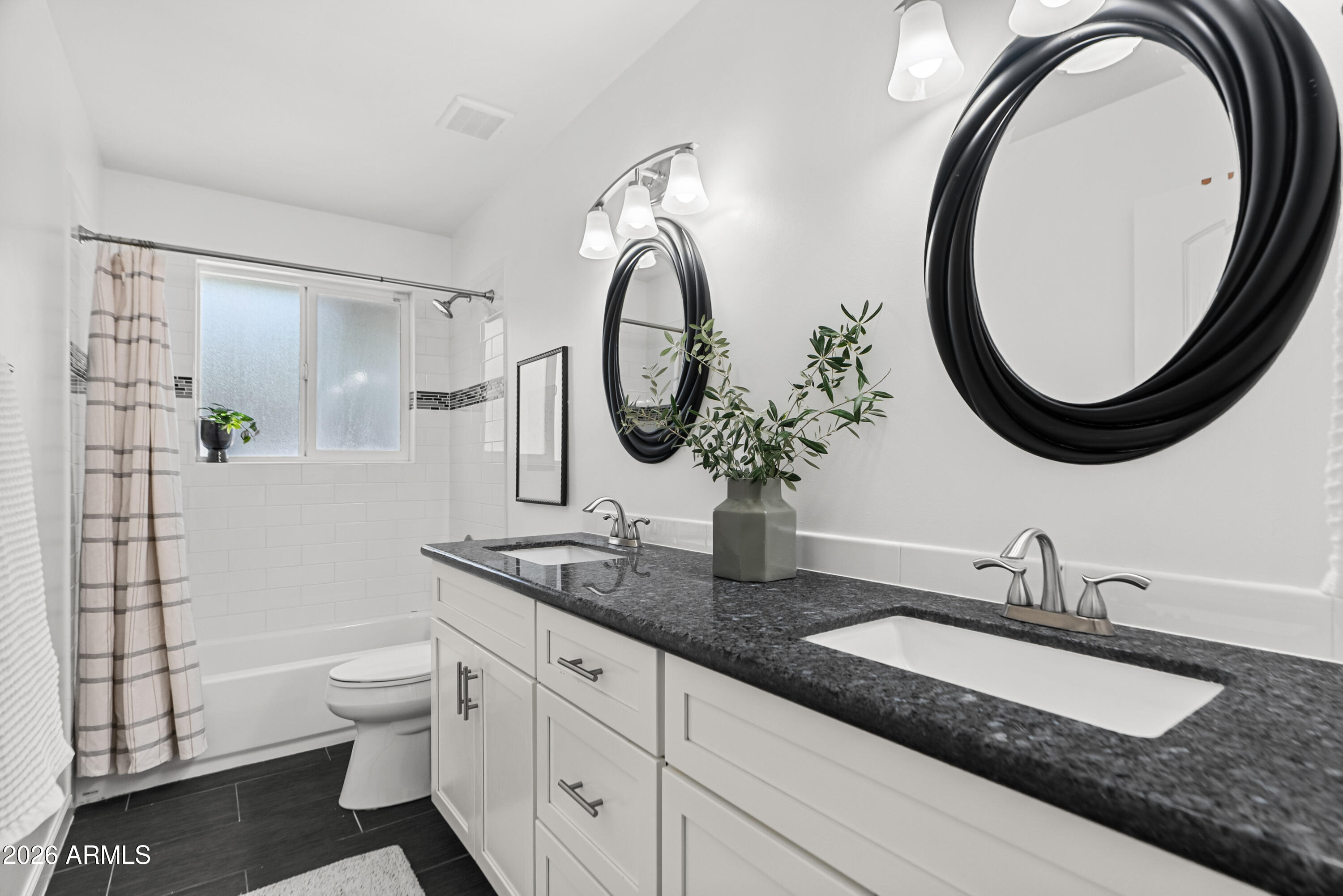 4724 North 36th Street Phoenix, AZ 85018 - Photo 33 of 34 16-DSC07230