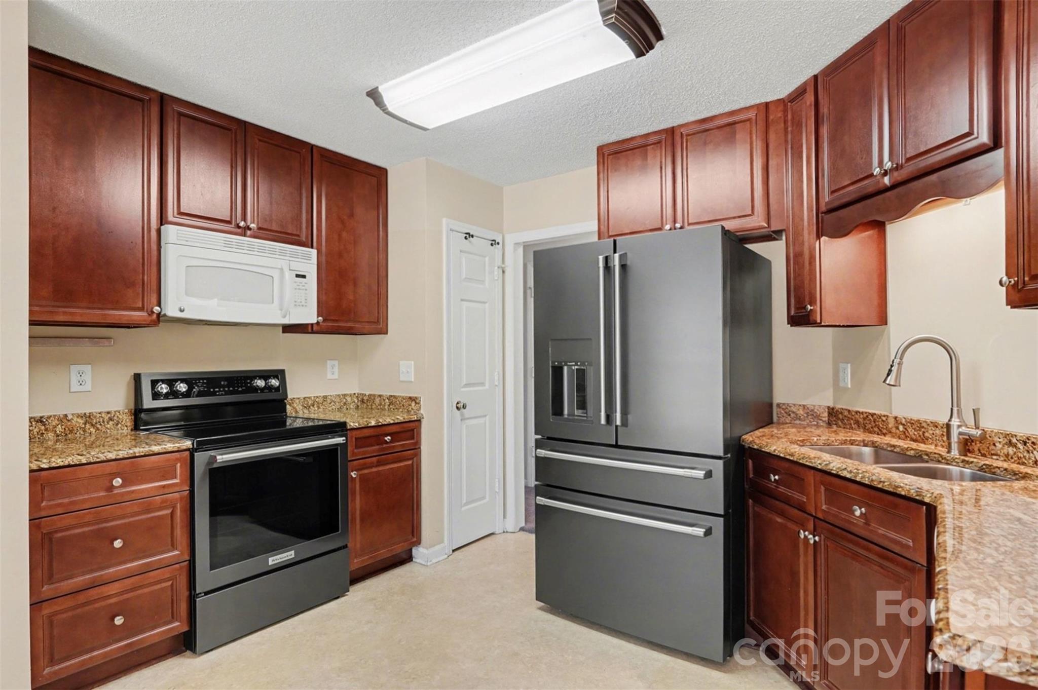 1041 Chaucery Lane Matthews, NC 28104 - Photo 13 of 35
