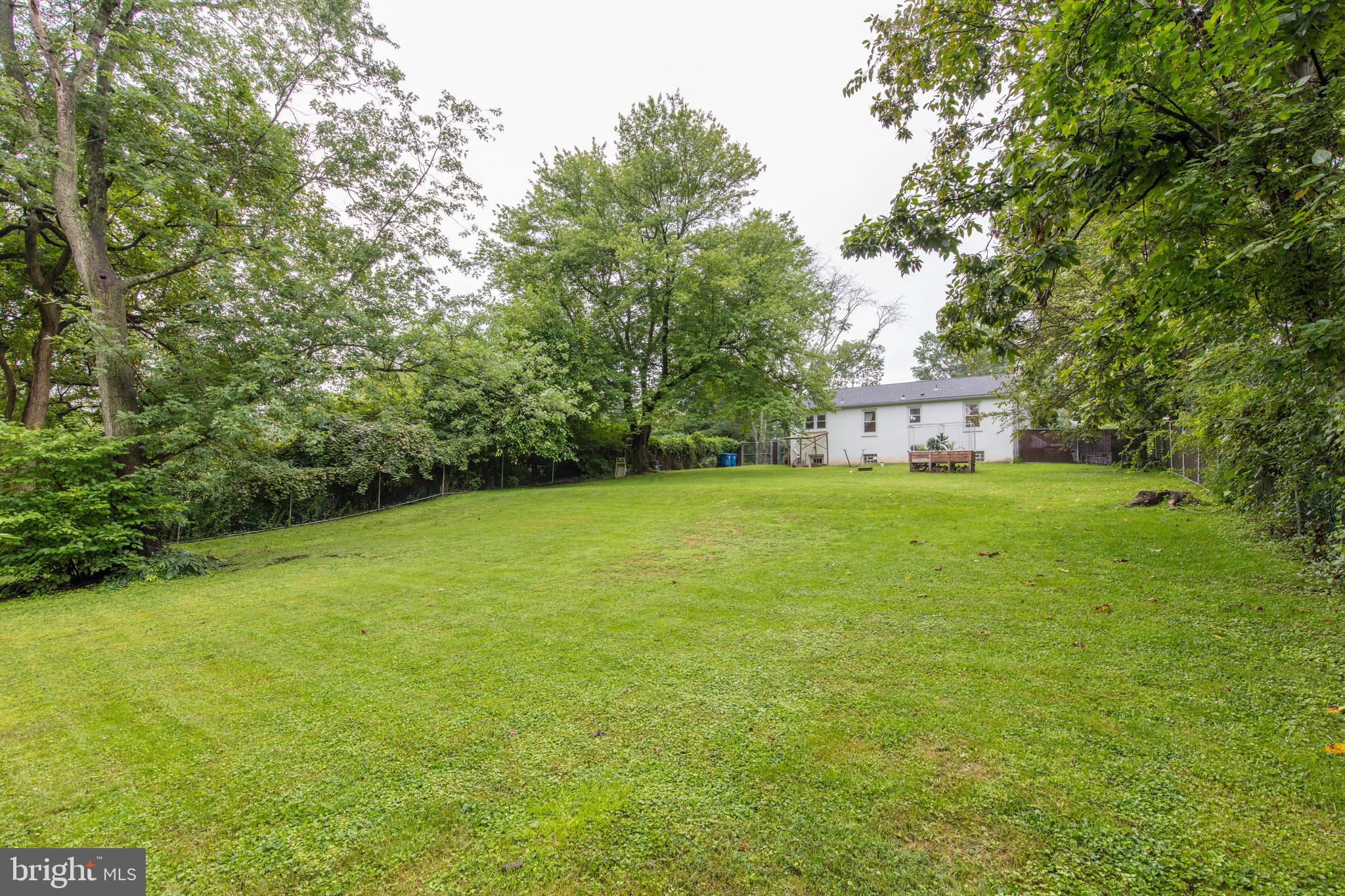 240 South Trooper Road Norristown, PA 19403 - Photo 22 of 25 Yard