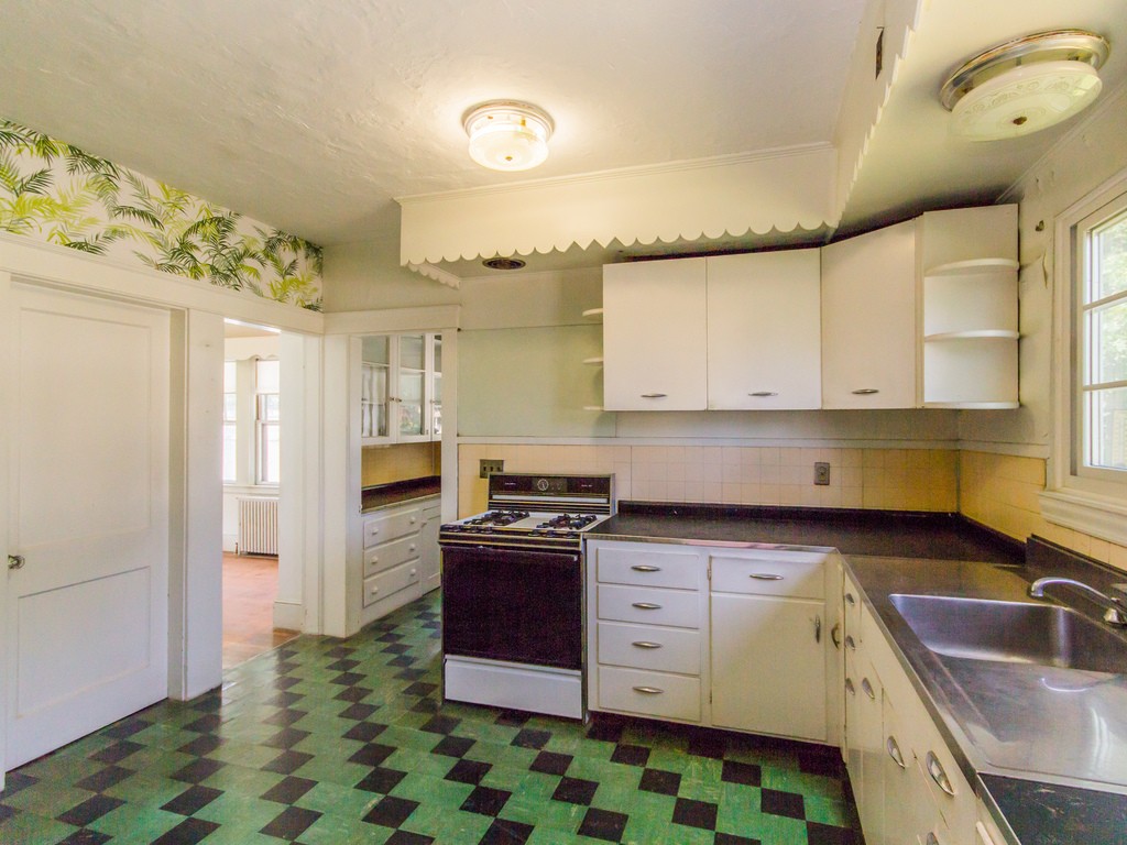 161 Parmenter Road Newton, MA 02465 - Photo 8 of 22 Gallery Image 8