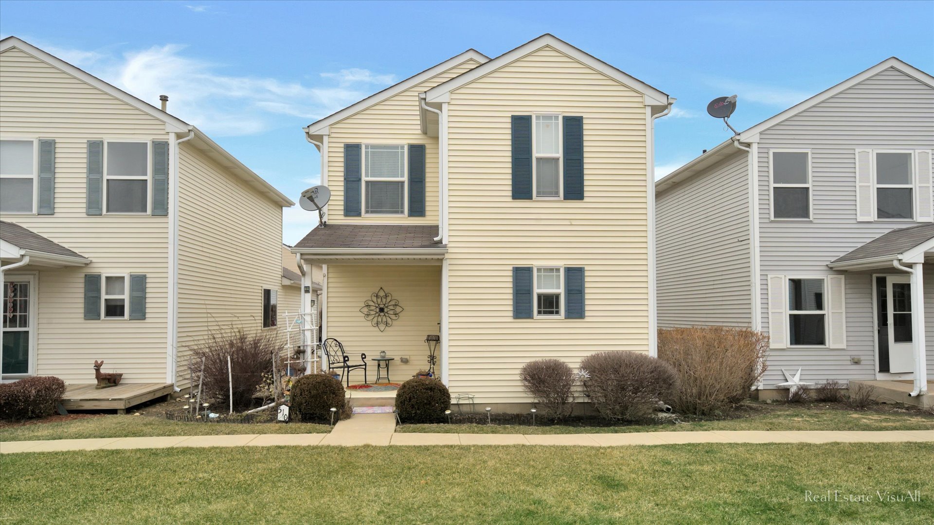 510 Timber Drive Harvard, IL 60033 - Photo 1 of 18 a front view of a house with a yard