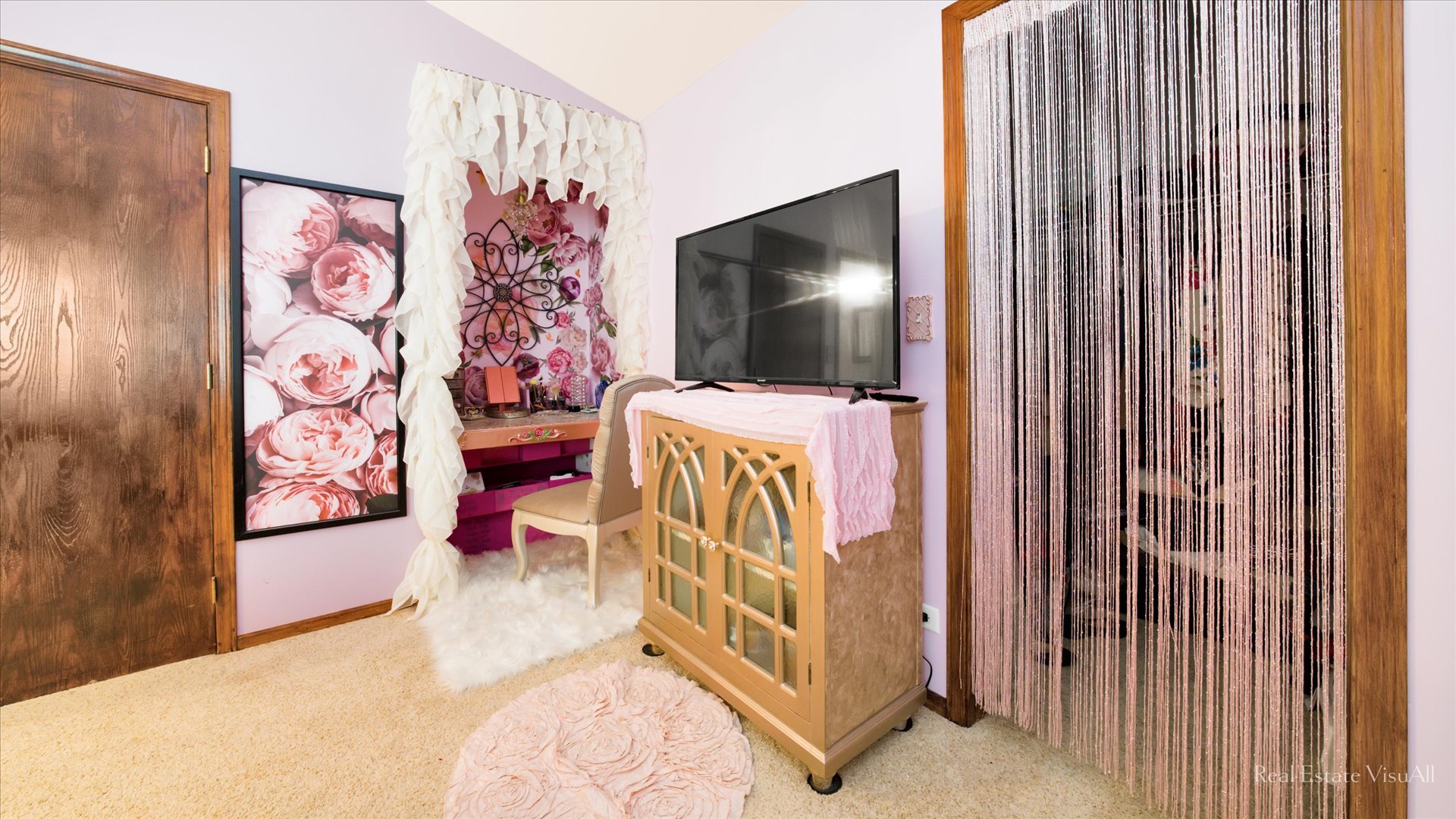 510 Timber Drive Harvard, IL 60033 - Photo 10 of 18 a living room with a couch and a flat screen tv