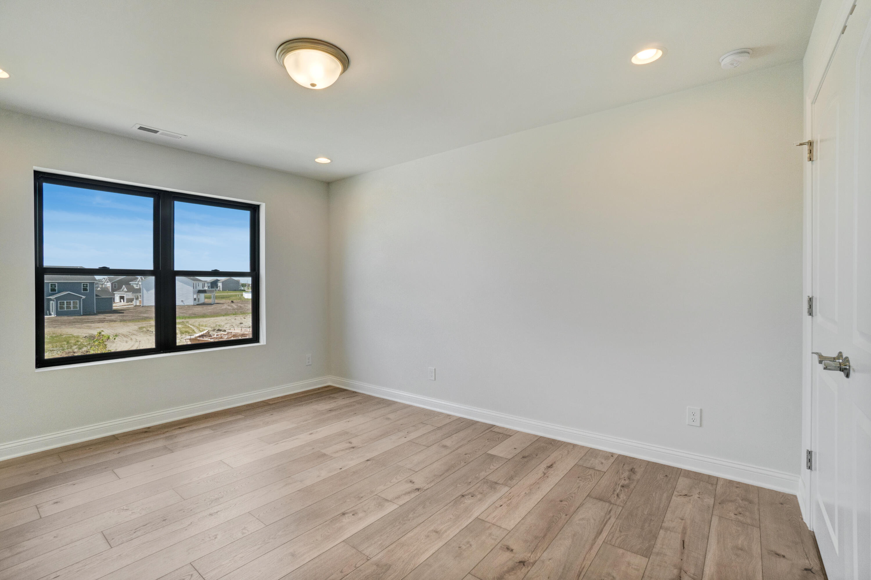 1660 Forest Ridge Drive Valparaiso, IN 46385 - Photo 11 of 22 3000x2000