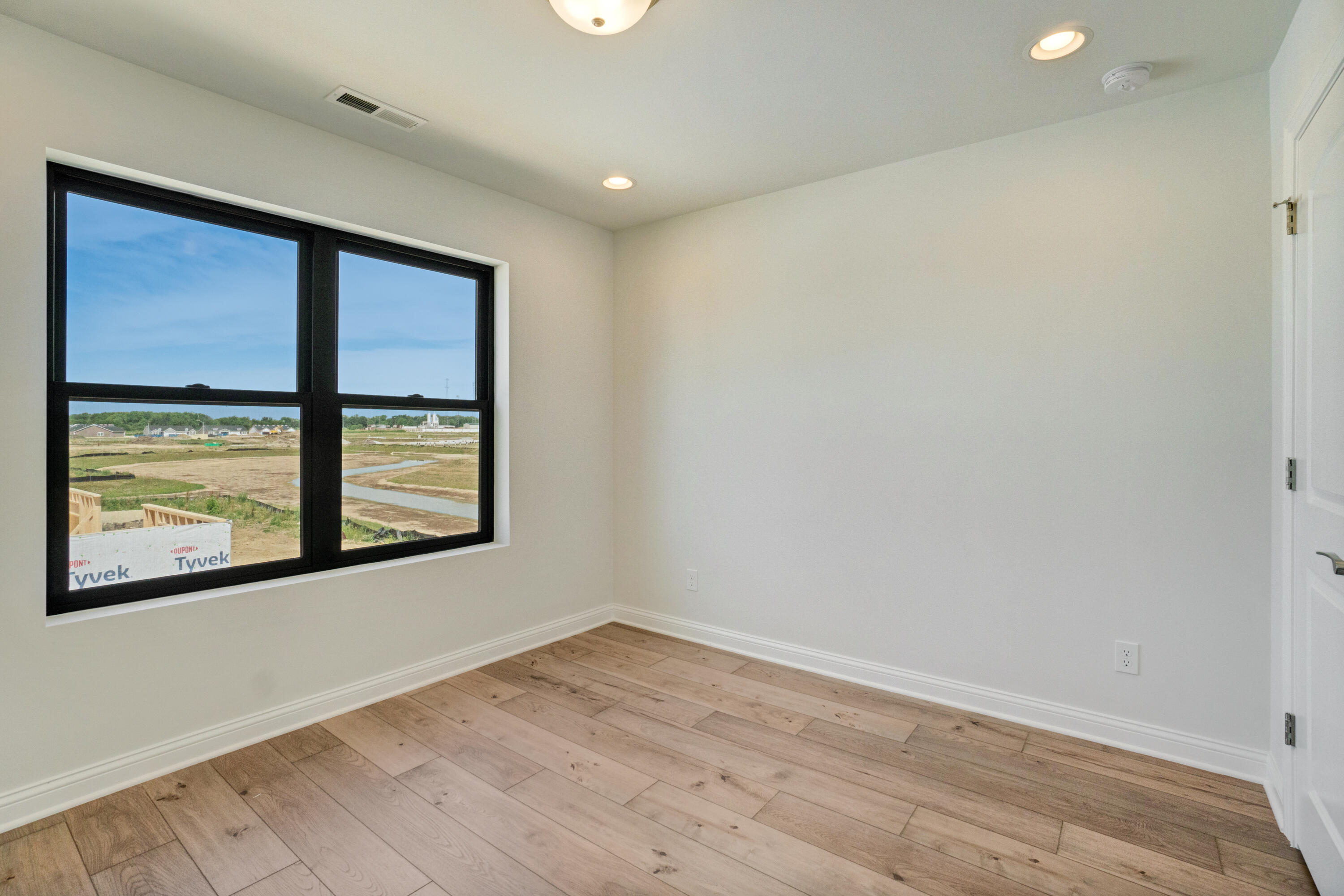 1660 Forest Ridge Drive Valparaiso, IN 46385 - Photo 13 of 22 3000x2000