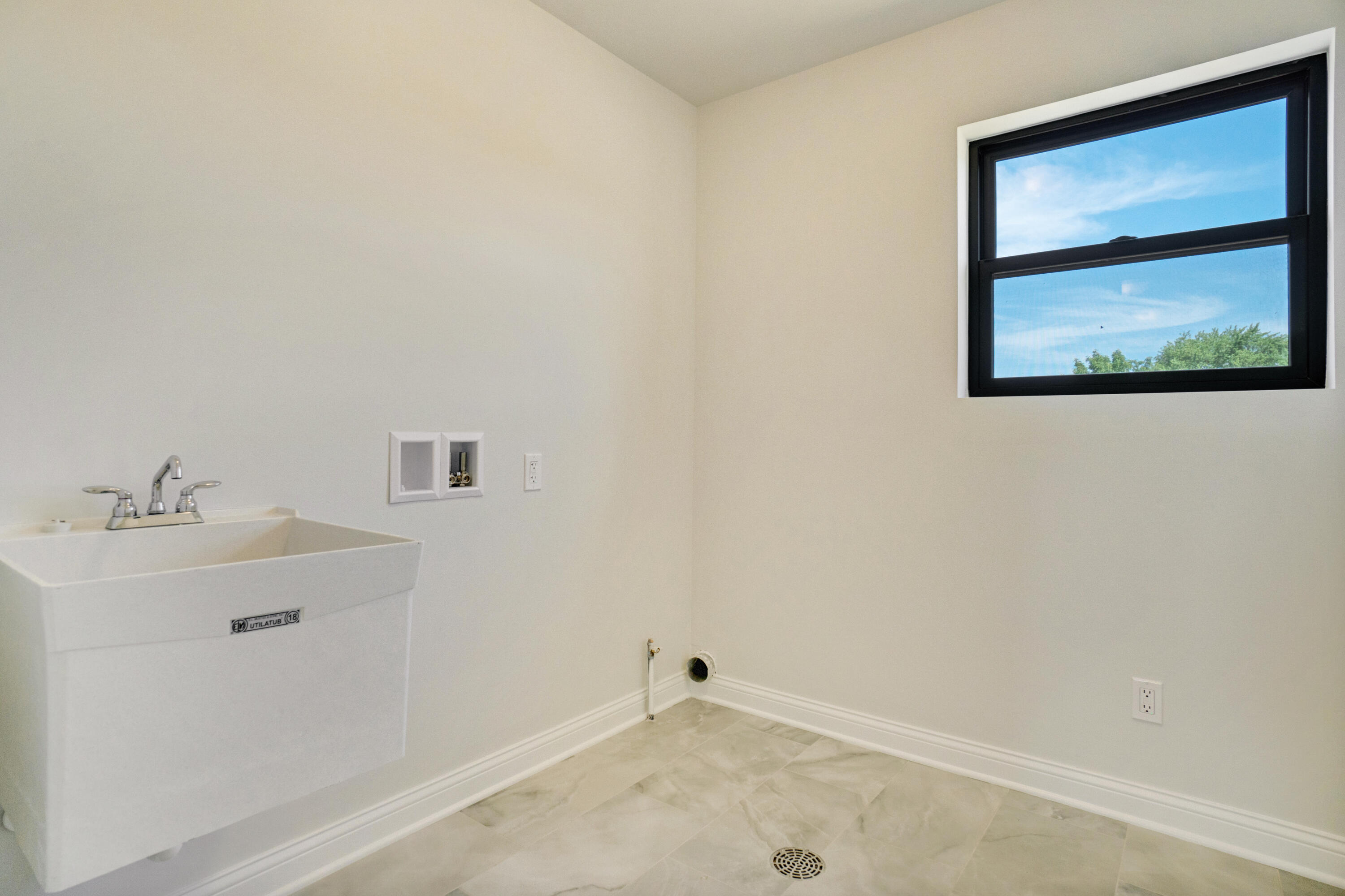 1660 Forest Ridge Drive Valparaiso, IN 46385 - Photo 14 of 22 3000x2000