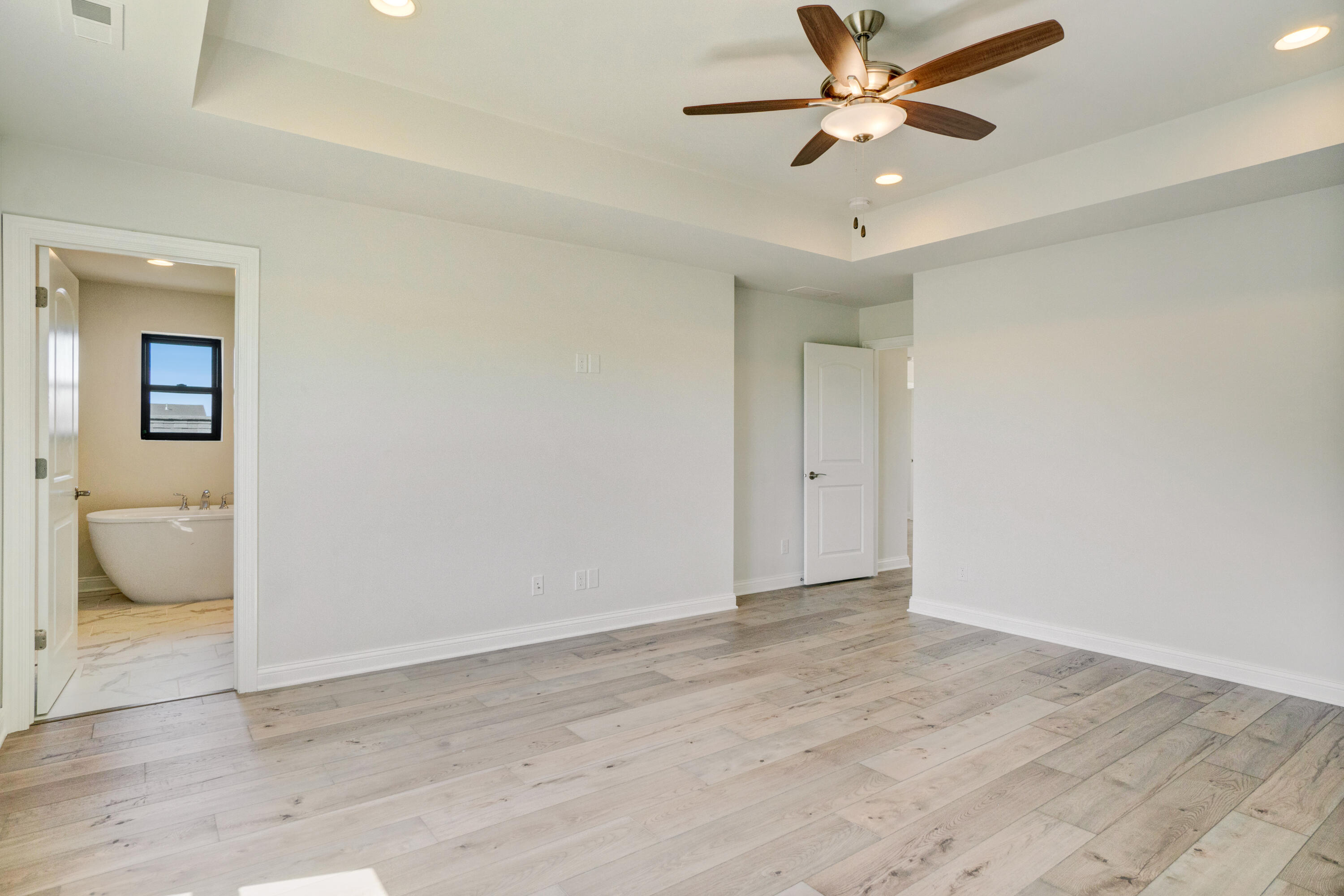 1660 Forest Ridge Drive Valparaiso, IN 46385 - Photo 17 of 22 3000x2000