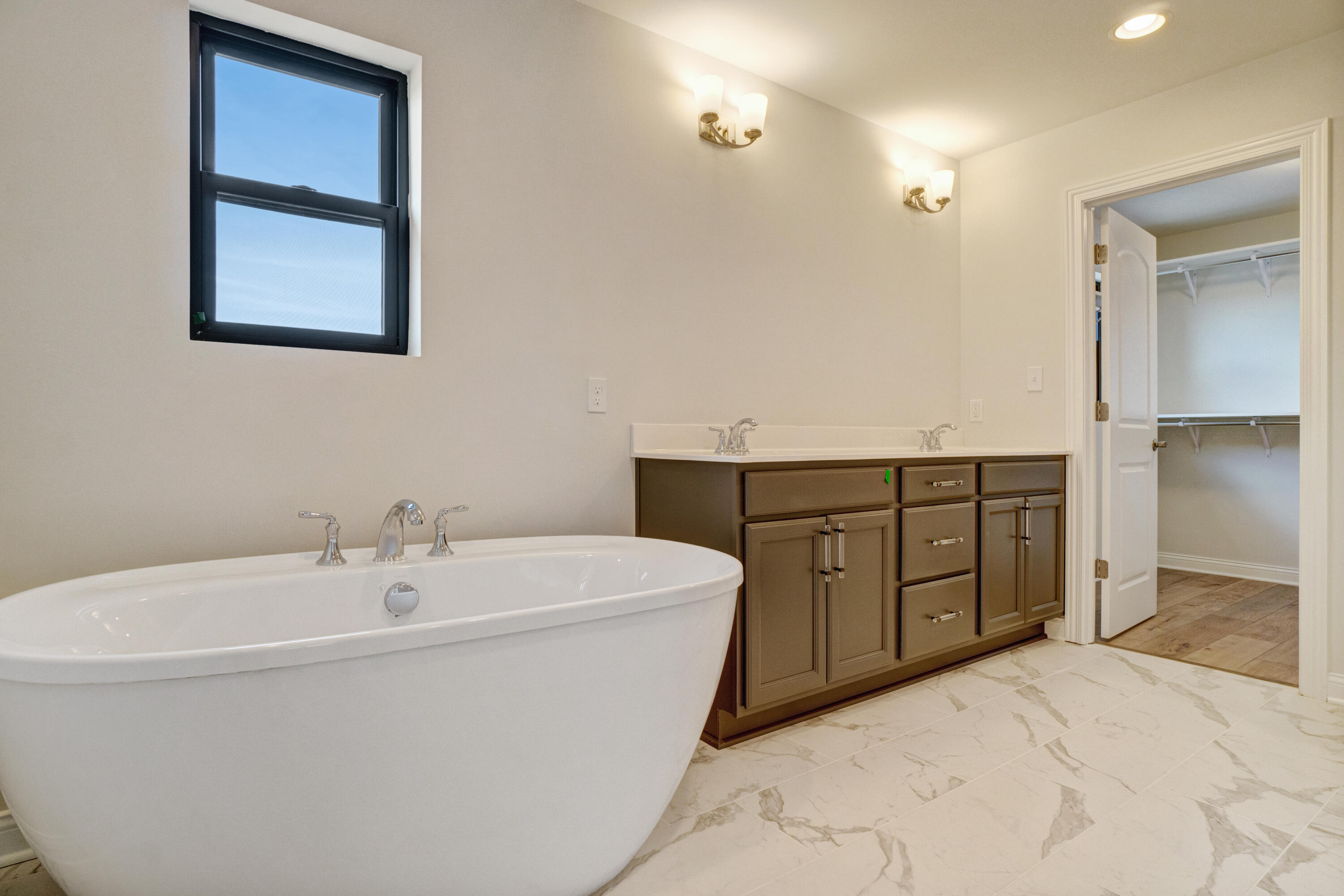 1660 Forest Ridge Drive Valparaiso, IN 46385 - Photo 18 of 22 3000x2000