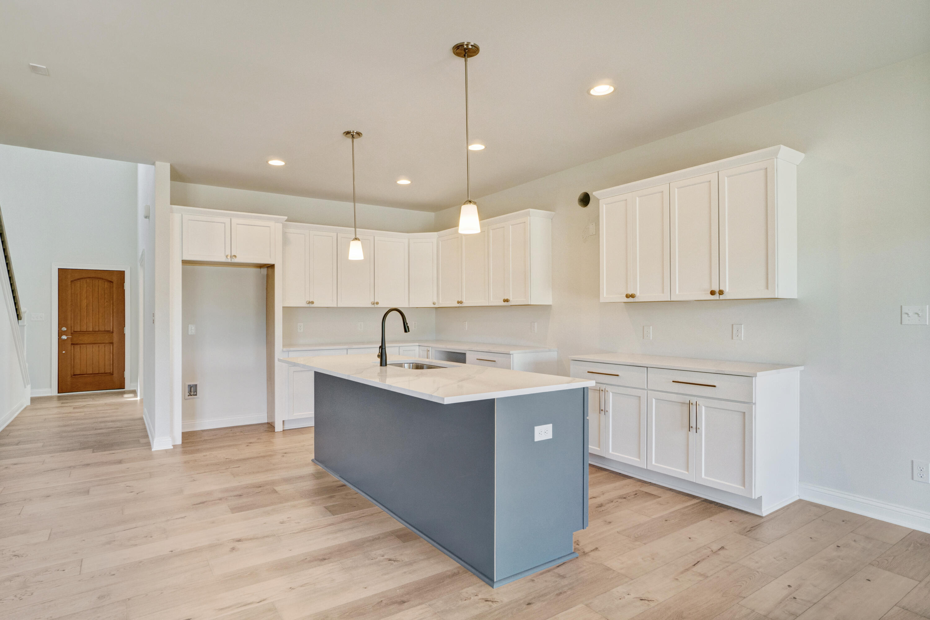 1660 Forest Ridge Drive Valparaiso, IN 46385 - Photo 3 of 22 3000x2000