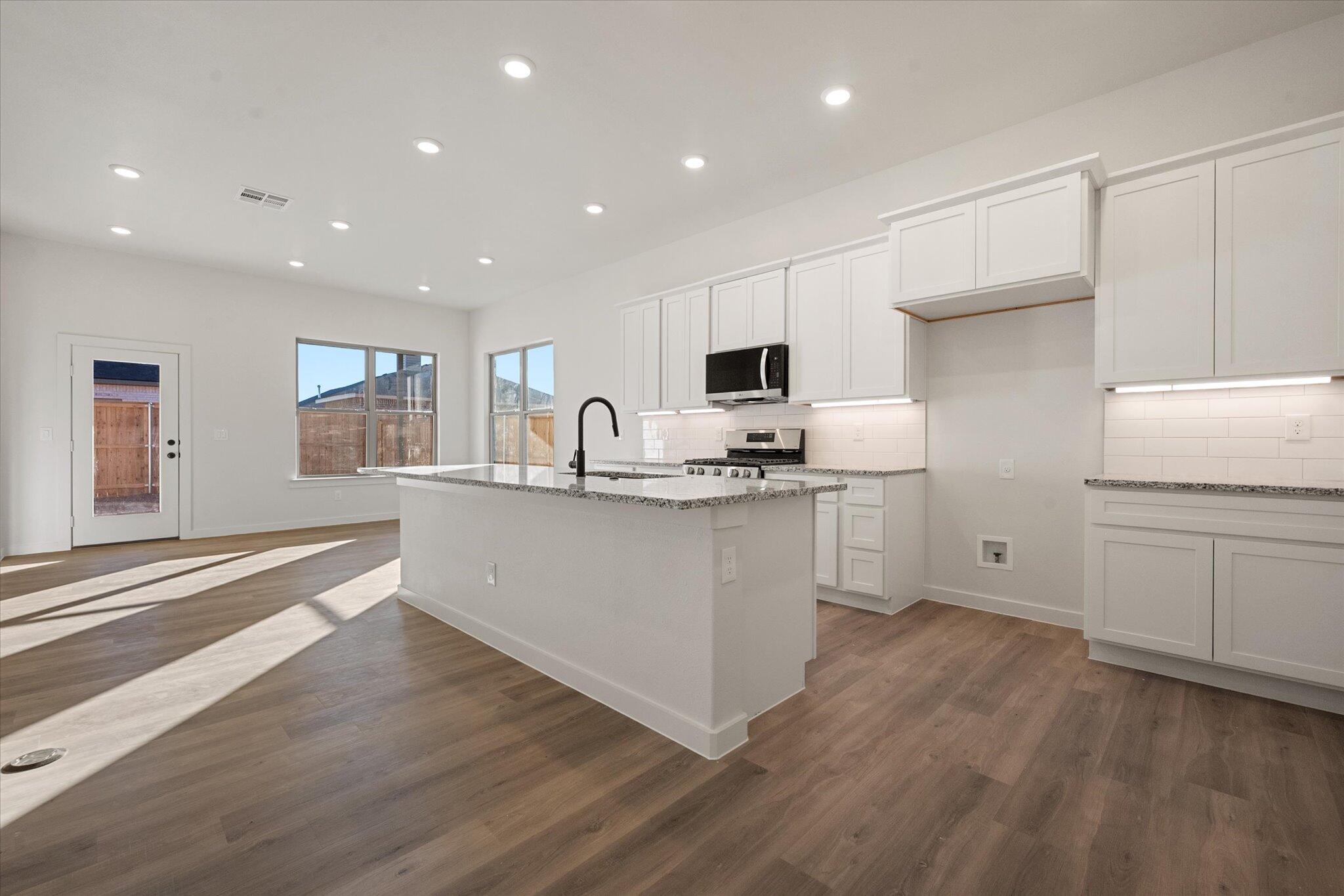 7001 56th Street Lubbock, TX 79407 - Photo 9 of 25 15-7001 56th_7648