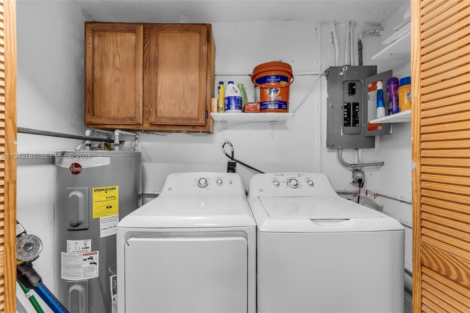 15805 Southwest 300th Terrace Homestead, FL 33033 - Photo 18 of 52 a utility room with dryer and washer