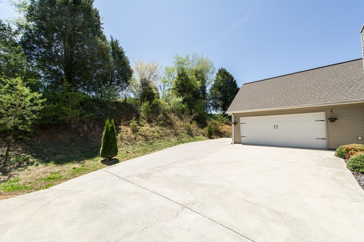 7613 Wilderness Path Road Corryton, TN 37721 - Photo 22 of 25 Side driveway