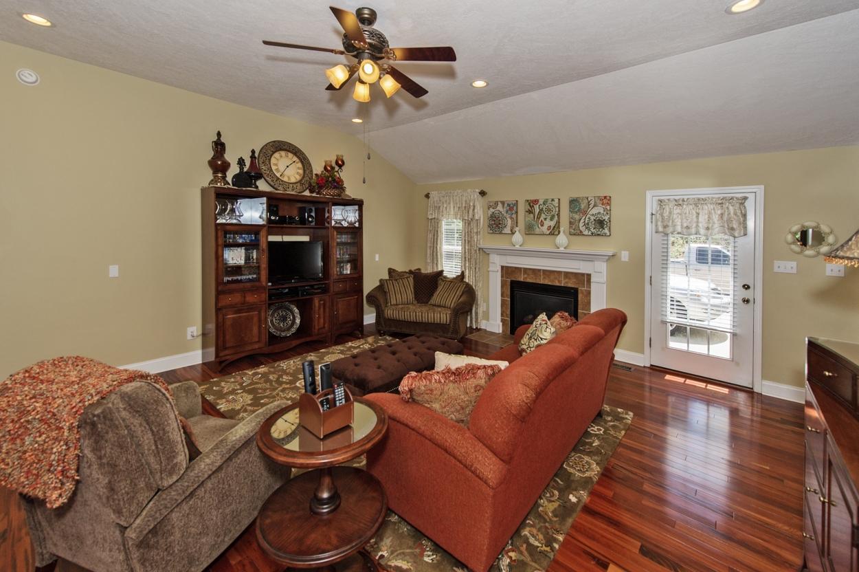 7613 Wilderness Path Road Corryton, TN 37721 - Photo 8 of 25 Living room