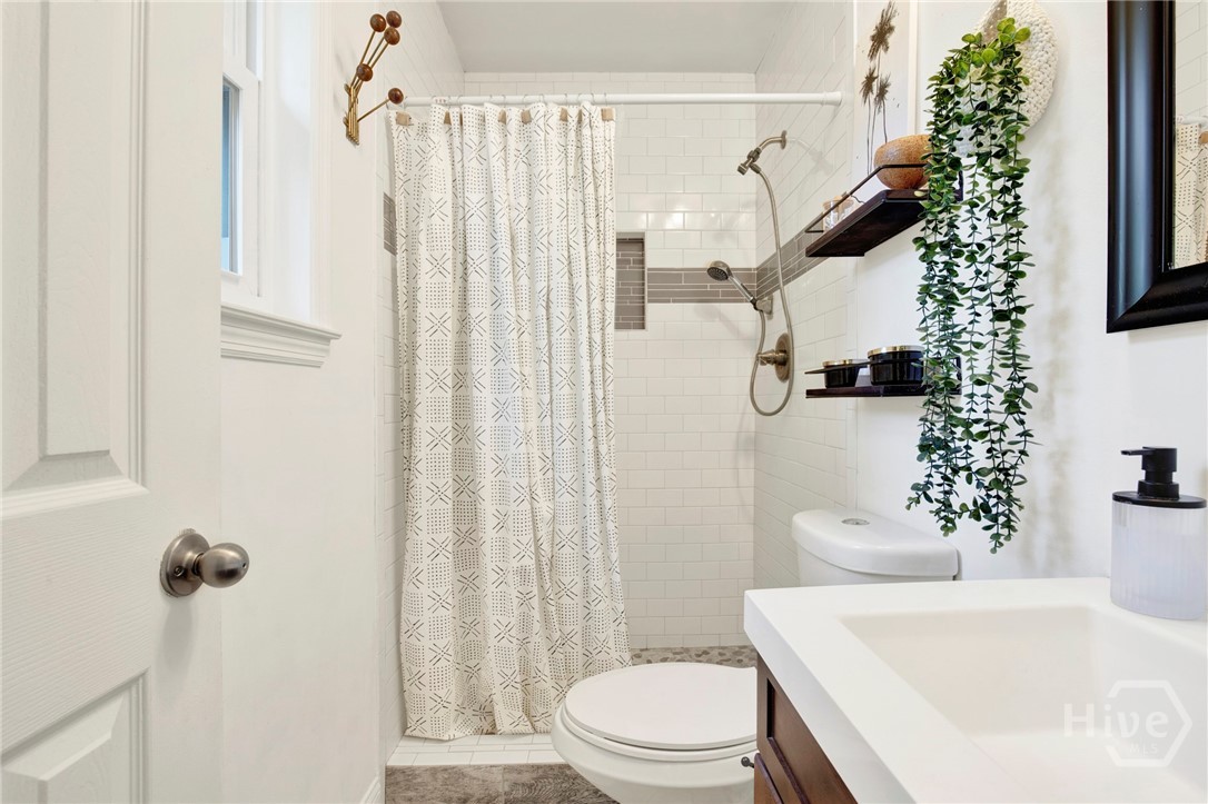 7311 Tropical Way Savannah, GA 31410 - Photo 26 of 44 En suite bathroom