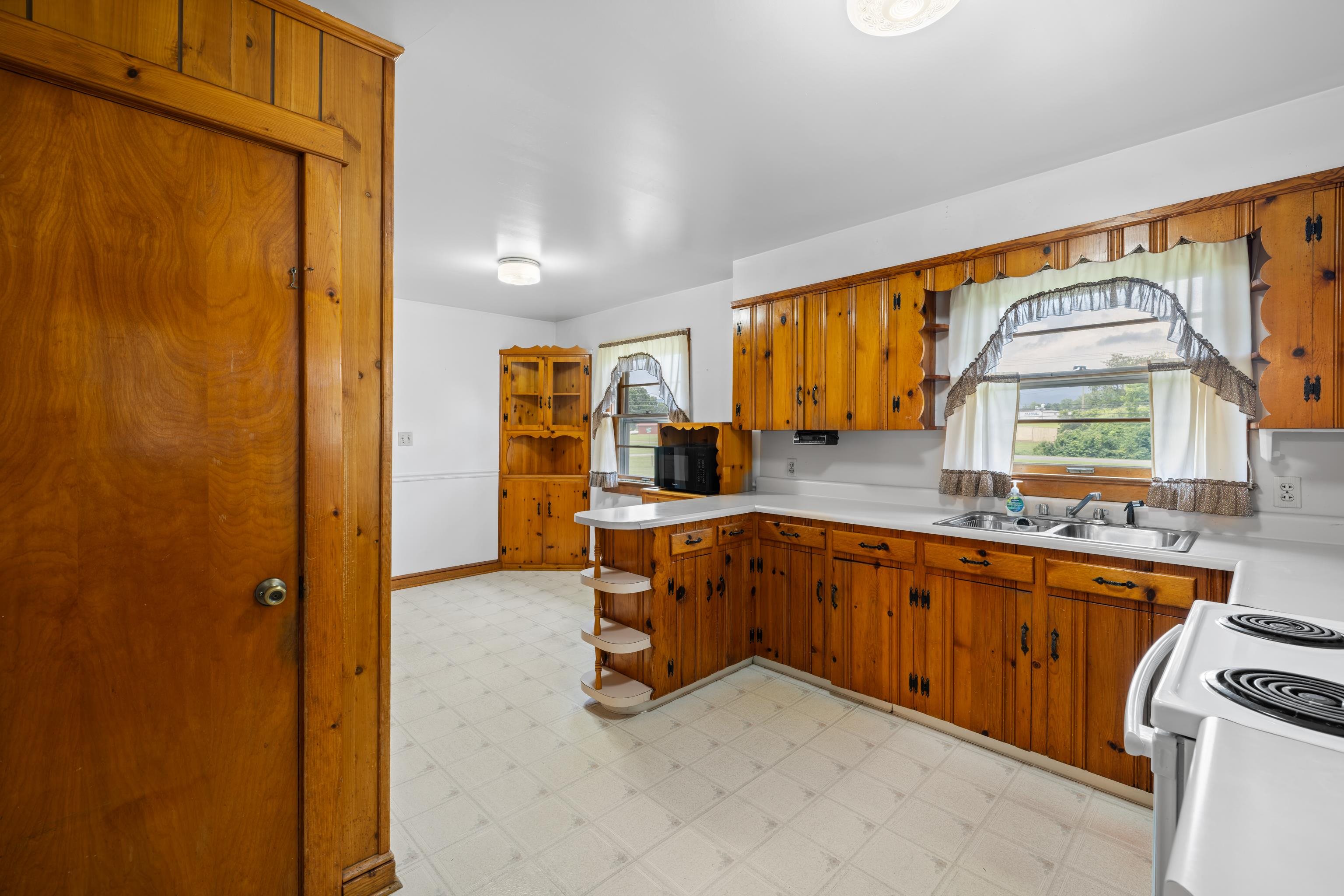 14386 Rockingham Pike Elkton, VA 22827 - Photo 9 of 50 Gallery Image 9