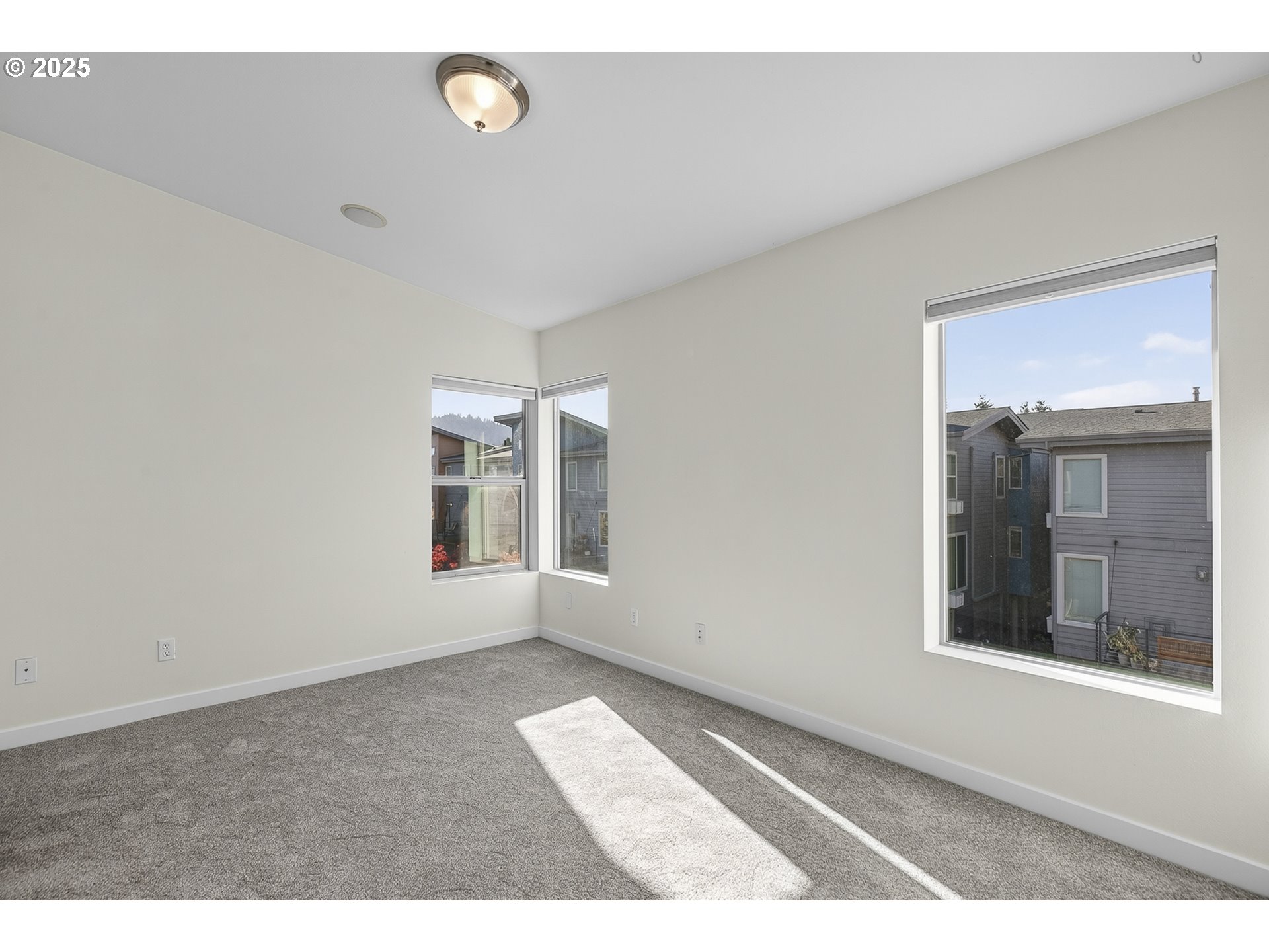 8083 North Leavitt Avenue Portland, OR 97203 - Photo 23 of 34 a view of an empty room with a window