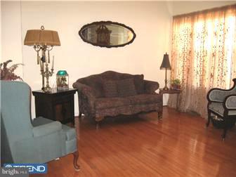 4552 Old Oak Road Doylestown, PA 18902 - Photo 3 of 12 Living Room