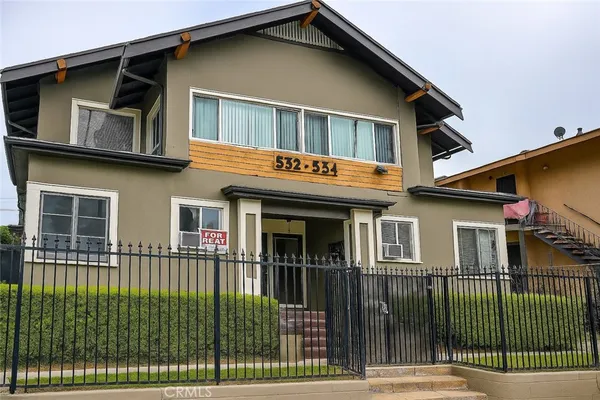 a view of a house with a small yard and plants