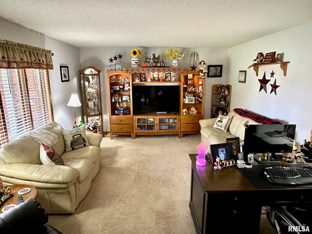 $329,900 | 307 Westwinds Drive, Jacksonville, IL 62650