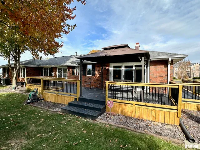 $329,900 | 307 Westwinds Drive, Jacksonville, IL 62650