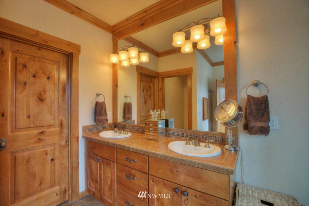 11934 Northeast 162nd Place Bothell, WA 98011 - Photo 11 of 17 Gallery Image 11