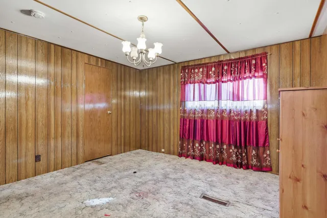 $150,000 | 205 East State Street, Rawlins, WY 82301