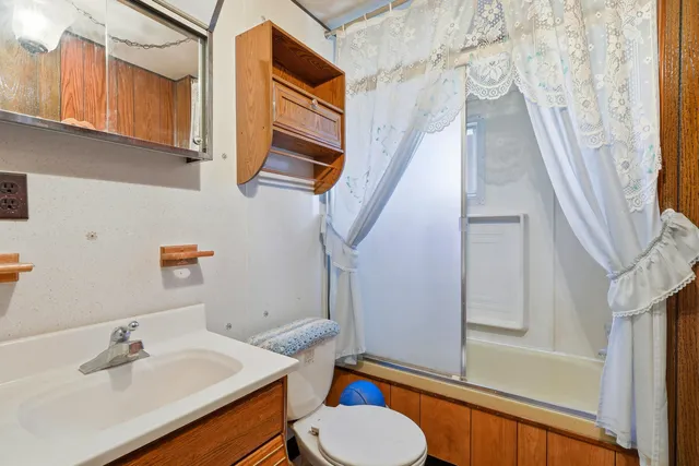 $150,000 | 205 East State Street, Rawlins, WY 82301