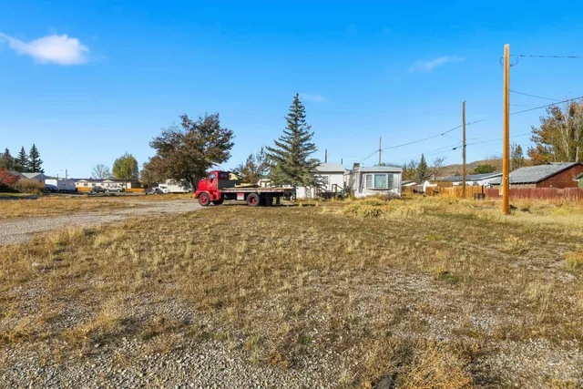 $150,000 | 205 East State Street, Rawlins, WY 82301