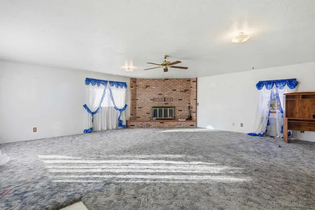 $150,000 | 205 East State Street, Rawlins, WY 82301