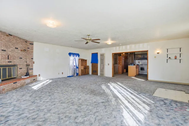 $150,000 | 205 East State Street, Rawlins, WY 82301