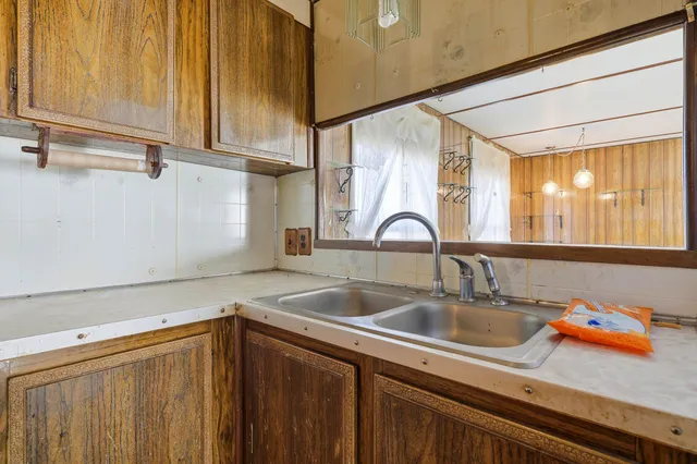 $150,000 | 205 East State Street, Rawlins, WY 82301