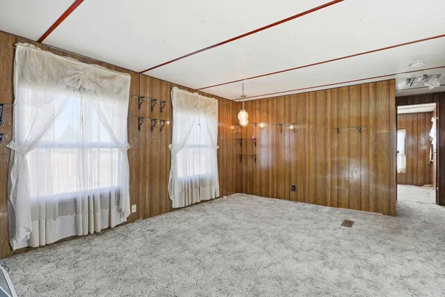 $150,000 | 205 East State Street, Rawlins, WY 82301