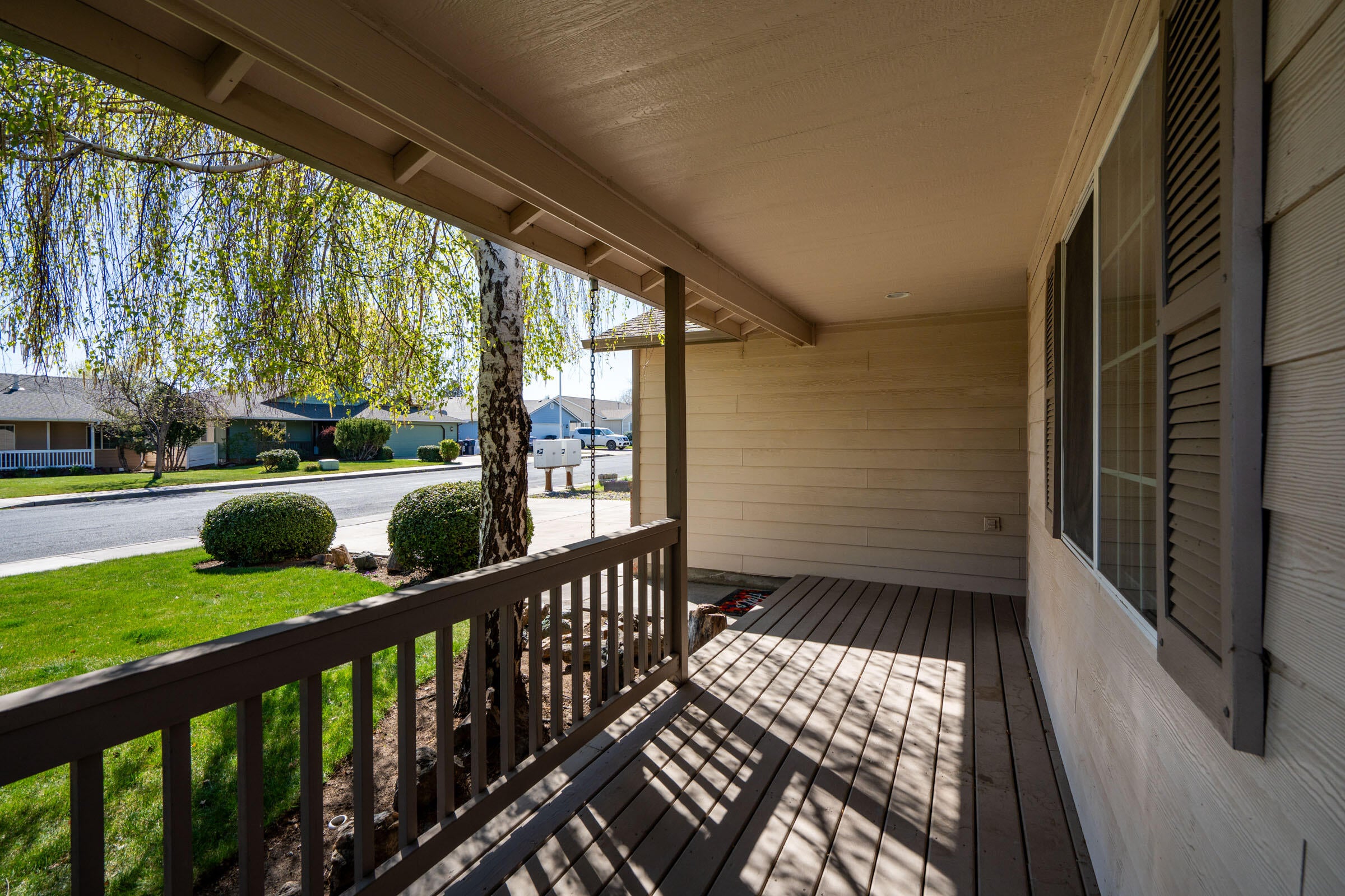 1933 Southwest 35th Place Redmond, OR 97756 - Photo 4 of 27 105_1933 SW 35th_Pro Property Photos_Ben