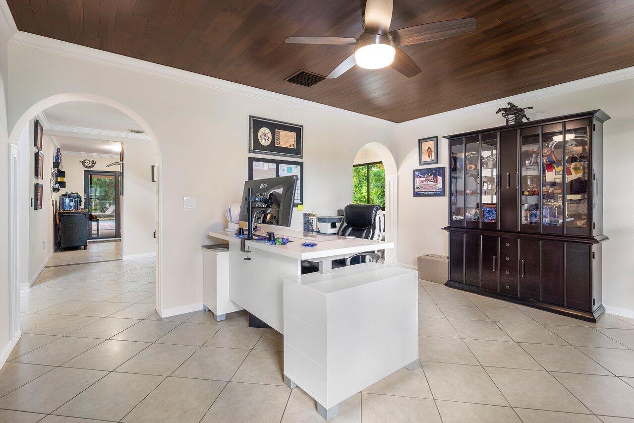 5515 Colbright Road Lake Worth, FL 33467 - Photo 15 of 58 Office/Multi use room