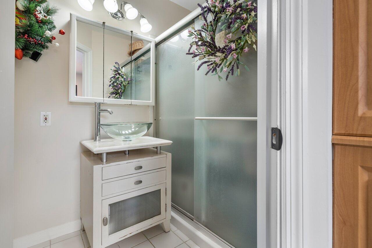 5515 Colbright Road Lake Worth, FL 33467 - Photo 26 of 58 private bathroom for guest room 3