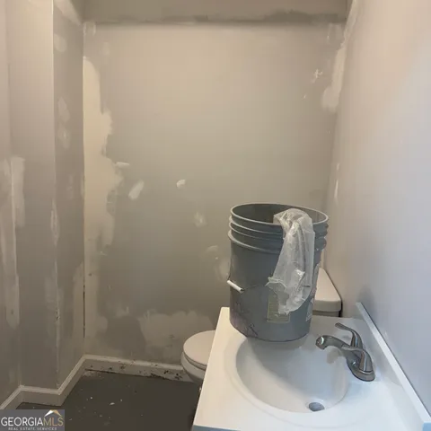 a bathroom with a toilet