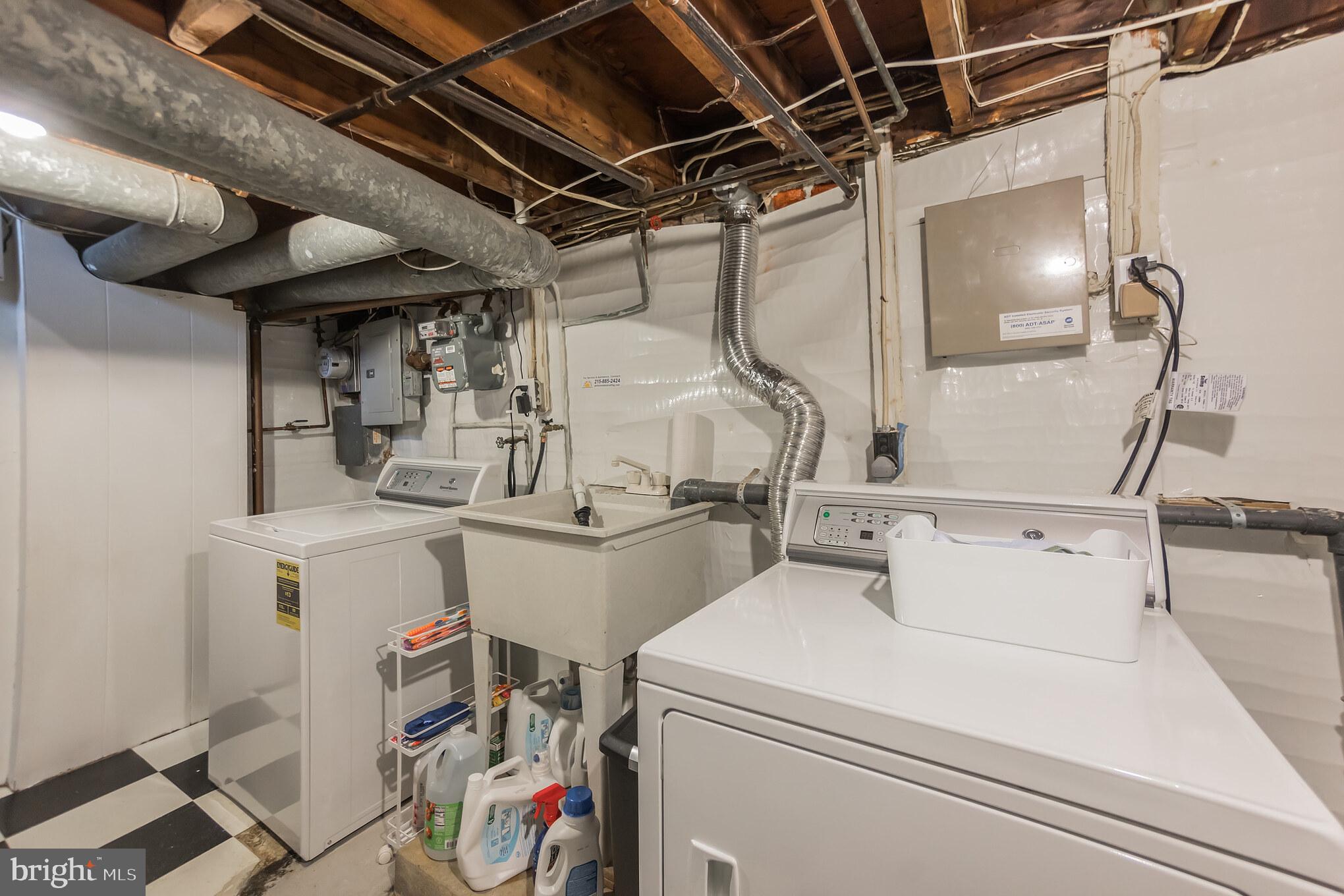 1032 Waverly Street Philadelphia, PA 19147 - Photo 27 of 30 a utility room with dryer and washer