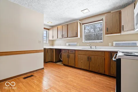 $349,000 | 3 East County Road 900 North, Lizton, IN 46149