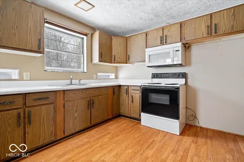 $349,000 | 3 East County Road 900 North, Lizton, IN 46149